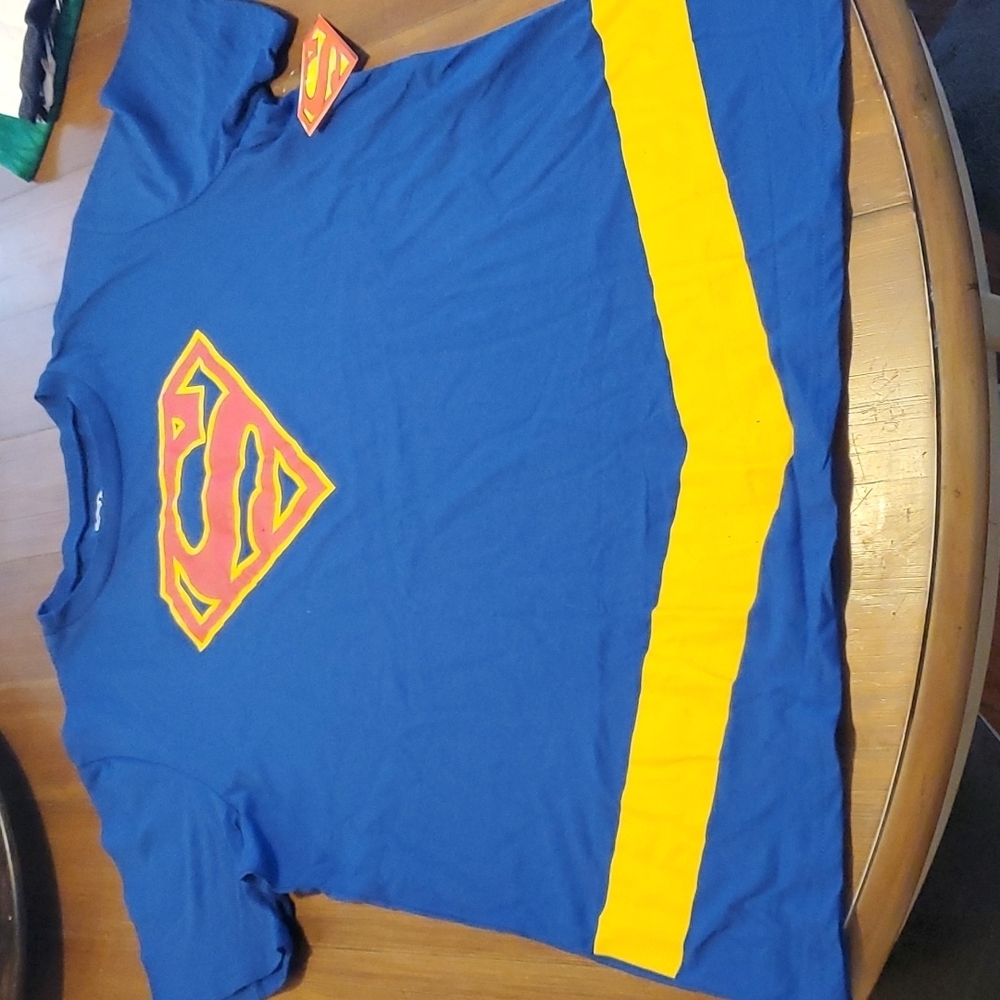 DC comics plus size super girl logo belt print tee - Picture 2 of 6